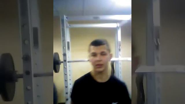 Тренировка в зале Славянъ присед