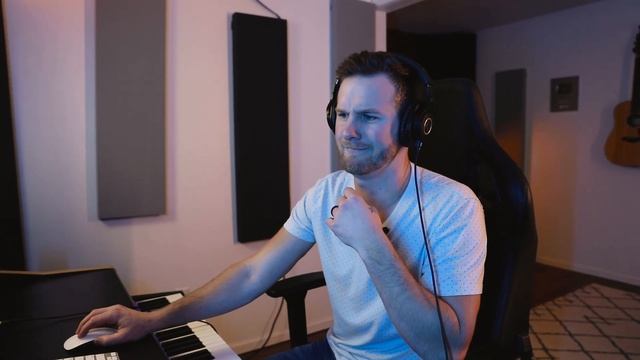 Pro Producer Tries BandLab... Logic VS BandLab смотреть онлайн