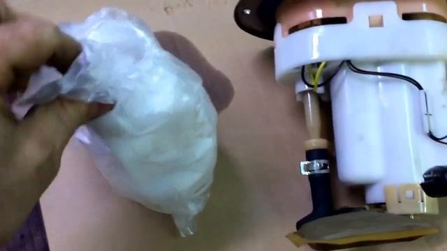 Замена топливного фильтра на Hyundai Tucson 2.0i