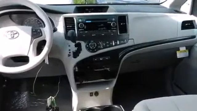 2013 Toyota Sienna West Bend WI смотреть онлайн