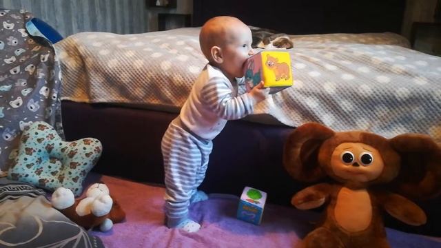 Видео дневник малыша 7 месяцев Стоим у опоры смотреть онлайн