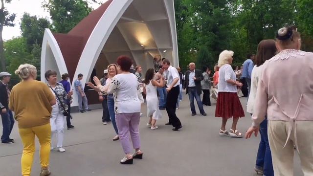 ДЕВОЧКА В ПЛАТЬЕ ИЗ СИТЦА! ТАНЦЫ ХАРЬКОВ СЧАСТЛИВЫЕ МОМЕНТЫ смотреть онлайн