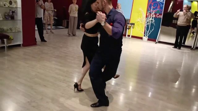 Back sacada in tango смотреть онлайн