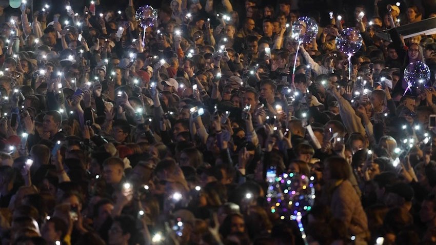 Атмосферные кадры с фестиваля "Ночь музыки" в Екатеринбурге смотреть онлайн