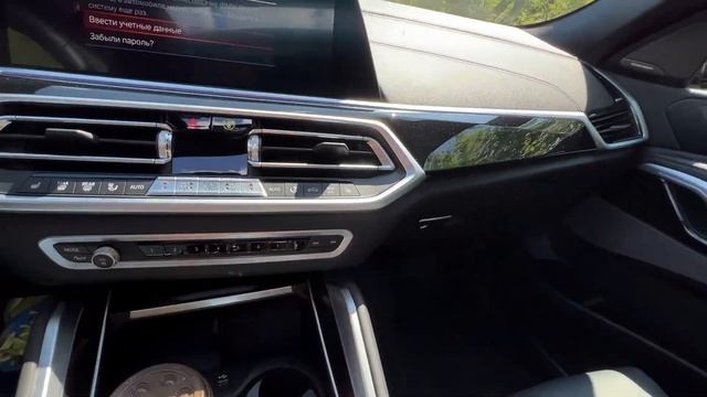 BMW X6 40d - 340лс 22.000км 2022г цена 11.300.000 рублей.