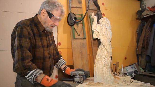 Деревянная скульптура Стива Лестера. Резьба по дереву болгаркой. /Wooden sculpture Steve Lester. смотреть онлайн