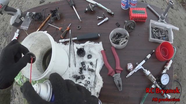 Чистка и замена масла дифференциала моделей off-road 1/8 на примере Thunder Tiger ST1 смотреть онлайн