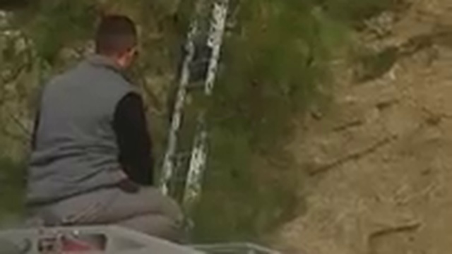 Спасение козла, застрявшего на проводах смотреть онлайн