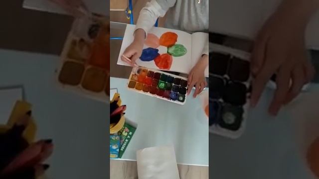 Моя мамулечка учит Севушку рисовать? смотреть онлайн