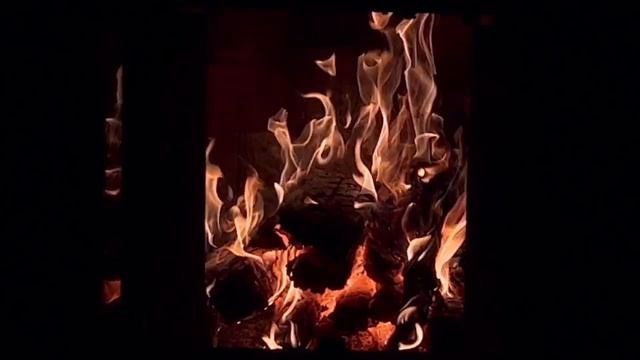 ?Потрескивающий огонь ночью Темный фон 1 час горения КАМИН Звуки горения натурального дерева смотреть онлайн