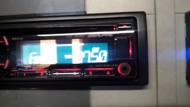 Alpine CDE-180RR смотреть онлайн