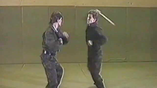 Боевое самбо. Защита от удара палкой сверху. 1 смотреть онлайн