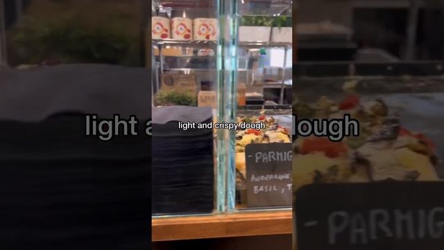 Square pizza is a thing in Italy смотреть онлайн