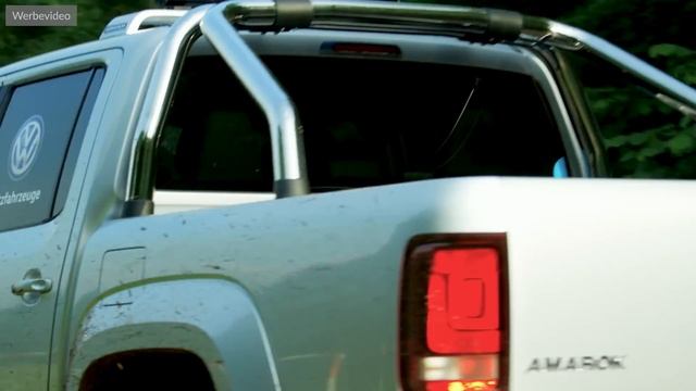Im VW Amarok hart durchs Gelände gepflügt | Matthias Malmedie смотреть онлайн