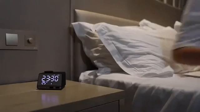 КРУТЫЕ НАСТОЛЬНЫЕ ЧАСЫ -РАДИО,БЛЮТУС,ТЕРМОМЕТР, 2 USB.С ALIEXPRESS 2020 смотреть онлайн