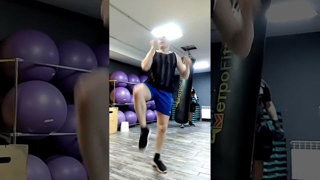 Защита коленом и лоу кик. Тайский бокс. Муай-тай. Фитнес. #cardioexercise #спорт #sports #muaythai смотреть онлайн