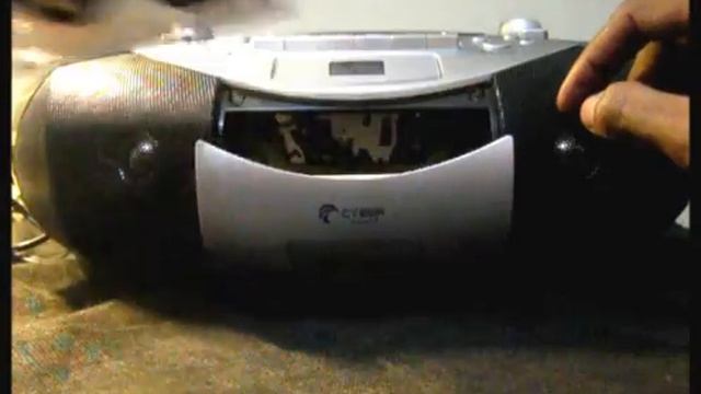 RÁDIO PORTÁTIL CYBER SOUND, PEN DRIVE, CARTÃO SD, RÁDIO AM/FM