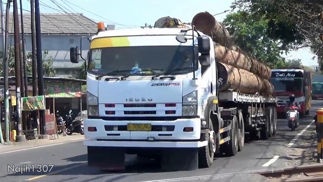East Java Logging Trucks (4) смотреть онлайн