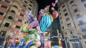 Fallas Valencia 2023: фигуры в центре  Валенсии. Праздник Файяс