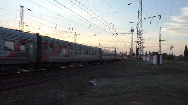 ЭП1М-665 с поездом №326 Пермь - Новороссийск смотреть онлайн