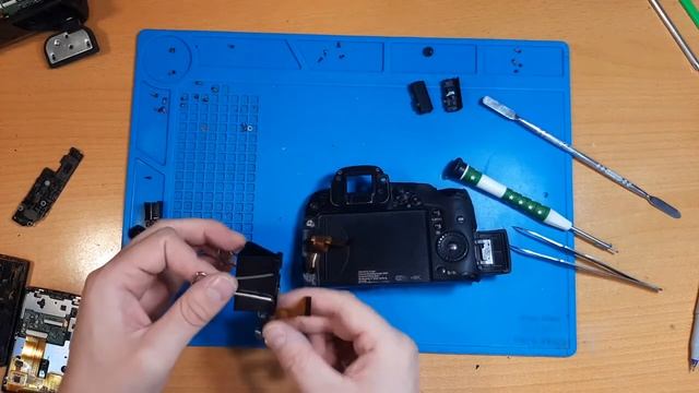 Фотоаппарат Panasonic DMCGH4 замена шлейфа дисплея.Panasonic DMC-GH4 Replacement Of The Display Fle