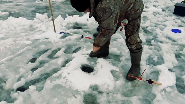 Ловля форели со льда! Новости с водоема 11.12.2022 смотреть онлайн