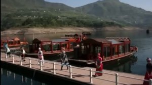 Стеклянный мост над пропастью в Чунцине, Китай