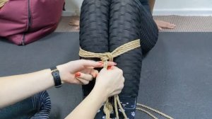 Shibari lesson - Связывание ног вместе