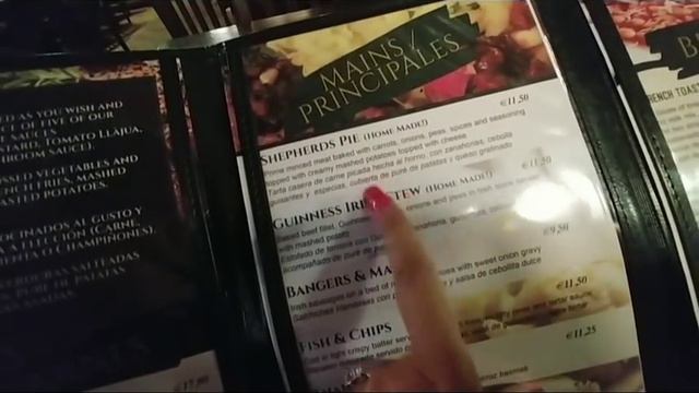 Барселона.Вышли из собора.Оказывается, это ГУСИ! смотреть онлайн