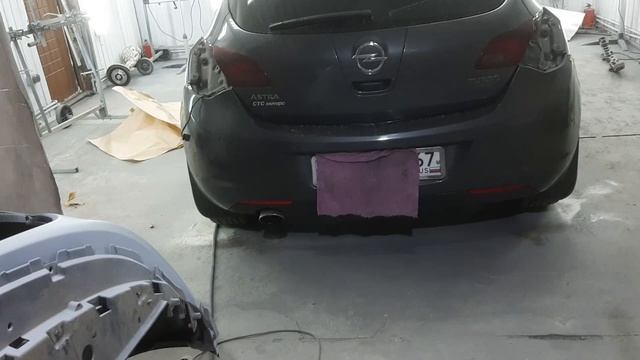 Покраска переходом по базе и лаку.В ремонте Opel Astra смотреть онлайн