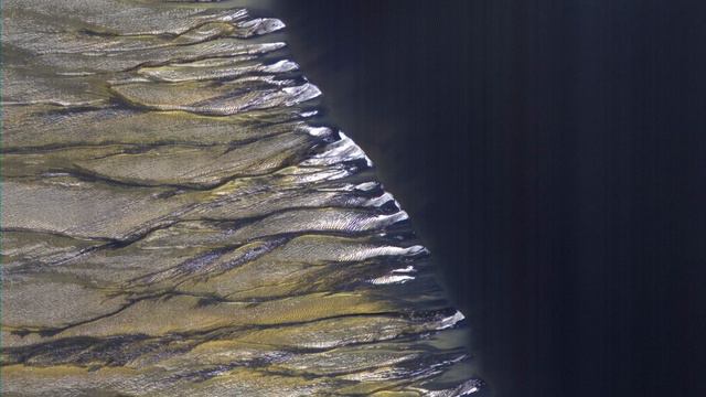 HiRISE (NASA): Defrosting Dunes in Kaiser Crater смотреть онлайн