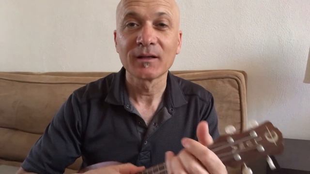 Ukulele: Tuning the A note on the G string смотреть онлайн