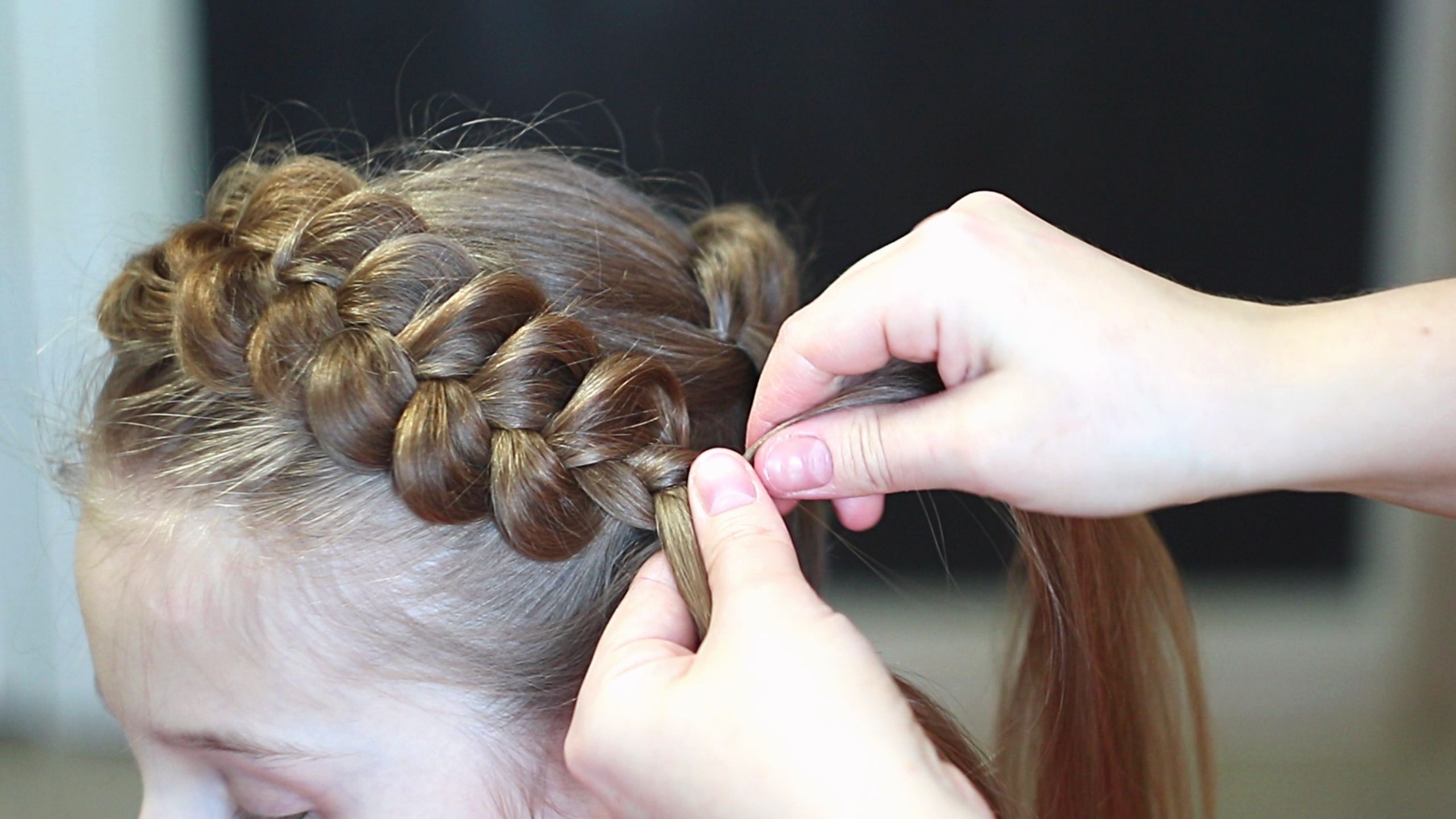 Прическа пошагово / корзинка / прическа для девочек смотреть онлайн