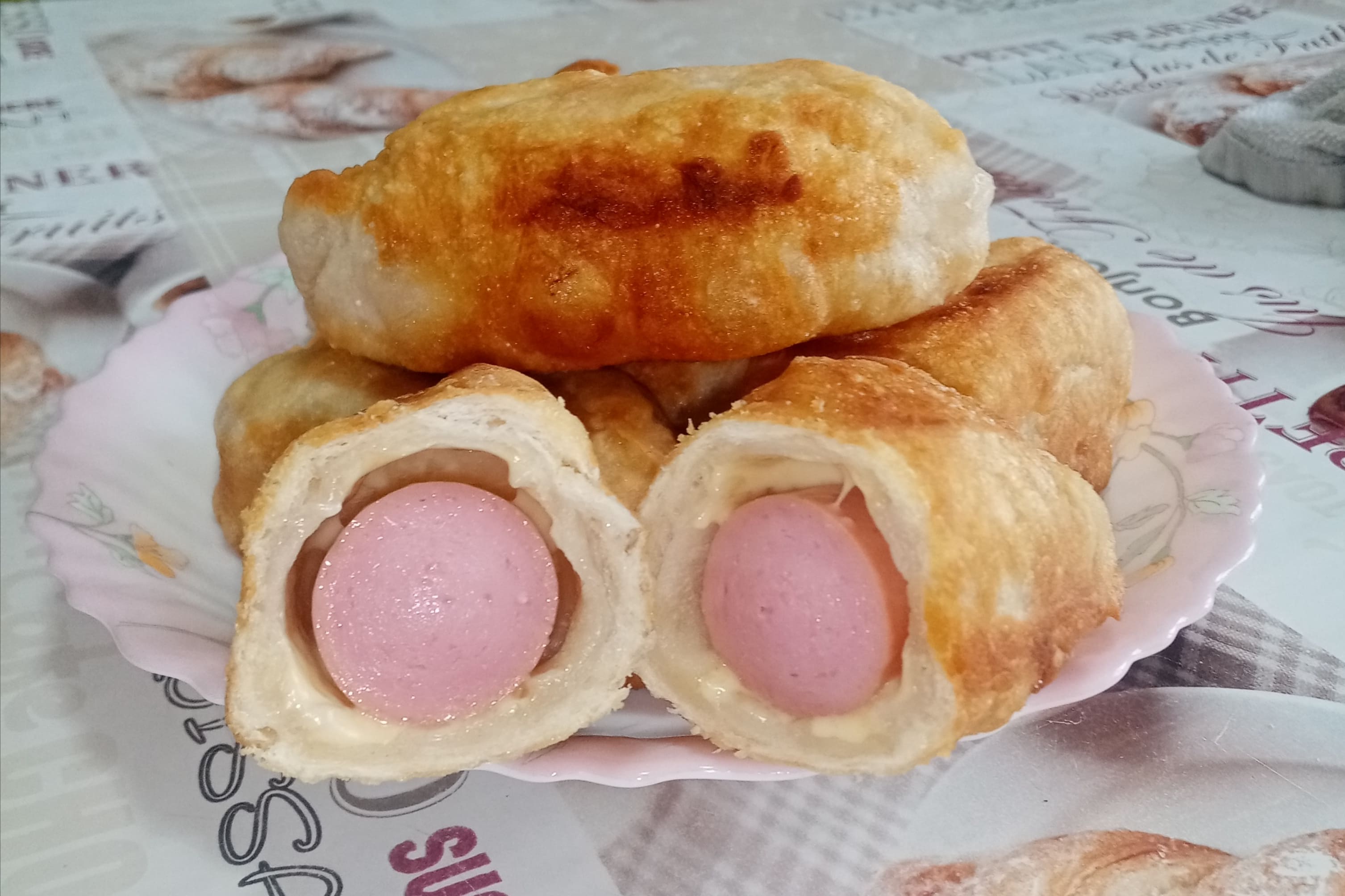 Сосиски в тесте по-новому. Справится даже ребёнок.