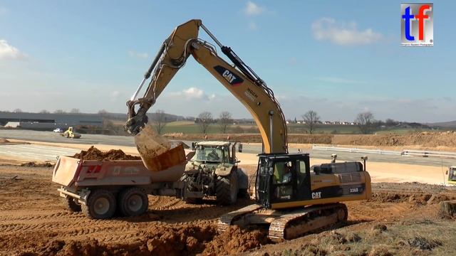 Caterpillar 336D LN Loading Fendt & John Deere Tractor Dumper / Backnang, Germany, 2015. смотреть онлайн