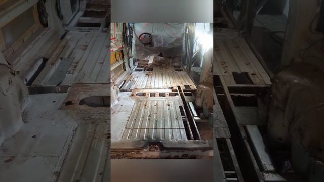 Mercedes-Benz Vito W638 капитальный ремонт днища и не только в гаражных условиях. смотреть онлайн