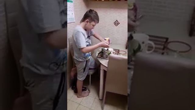 Родион делает желе из пирот тропим номер 1