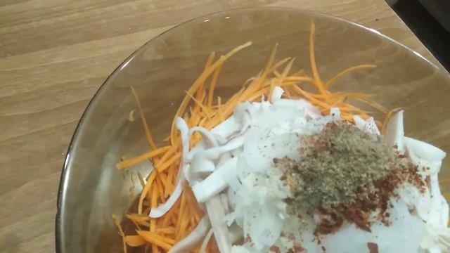 Салат из моркови с кальмаром по-корейски. смотреть онлайн
