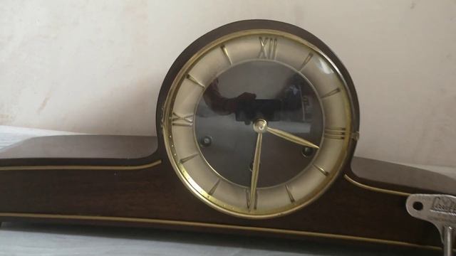 Каминные немецкие часы Mauthe с четвертным боем. смотреть онлайн