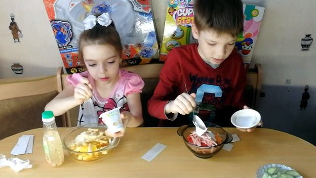 София Челлендж Салат Игра (детский канал) смотреть онлайн