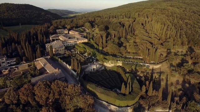 La Foce Wedding Video // Val D’Orcia Tuscany - Canon c300 mk II смотреть онлайн