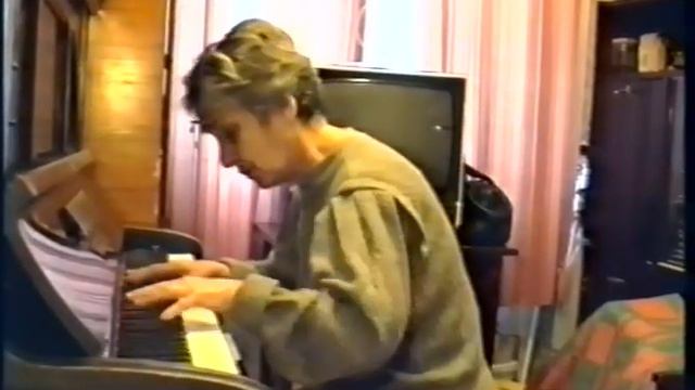 "Помяни поэта, дева". Играет и напевает Дьяченко Марина Петровна (1992 г.) смотреть онлайн