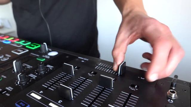 Crossfader play time with the Denon DJX 1800 смотреть онлайн