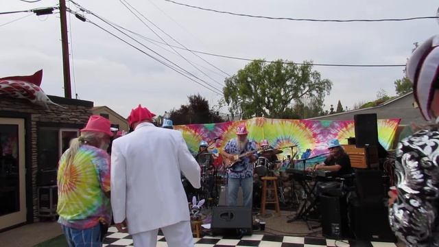 Cubensis - Quinn the Eskimo смотреть онлайн