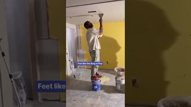 Во время ремонта важно не утратить чувство такта и креативности 😜 смотреть онлайн