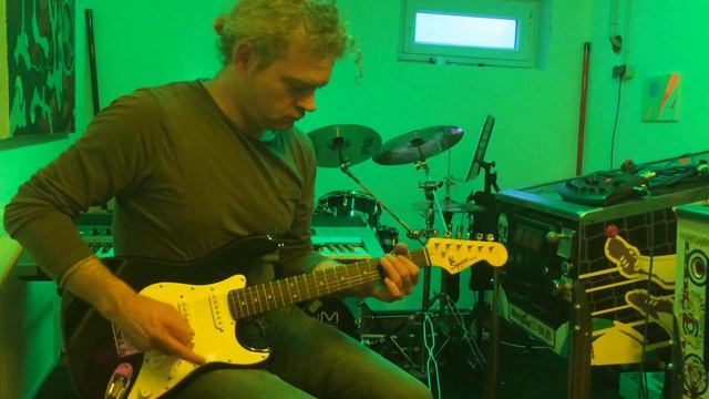 Fender Squier Mini Strat im Test смотреть онлайн