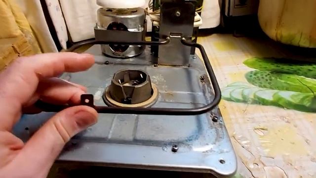 Ремонт хлебопечки Elenberg BM-3100 (Меняем ремень привода мешалки) 30.09.2022 смотреть онлайн