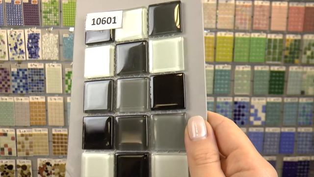 Серо-белая стеклянная мозаика | Для ванной, на фартук смотреть онлайн