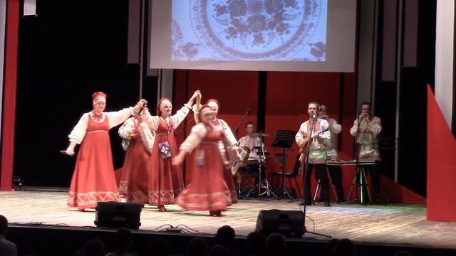 Ансамбль "Звоны" - У наших воротьев смотреть онлайн