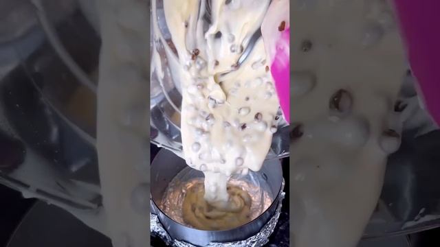 Салаты и консервы, десерты.